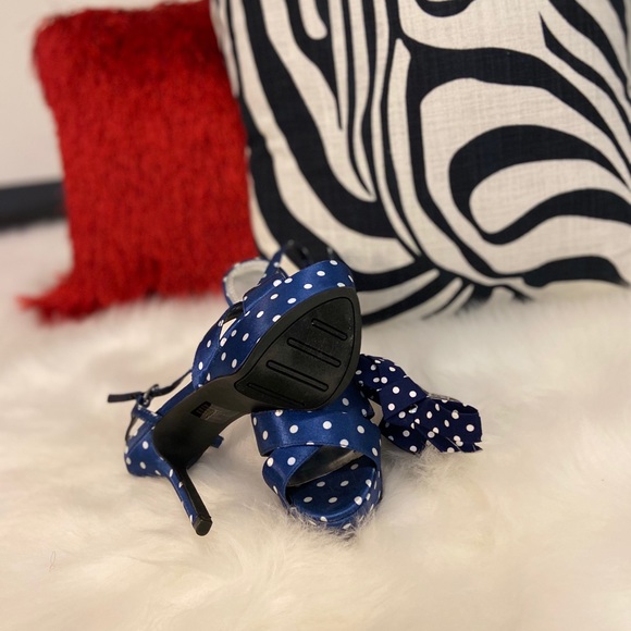 Shoes - Picture 2 of 4